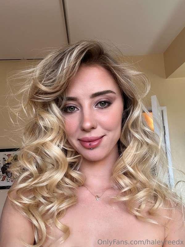 Should I wear my hair curly like this more often?