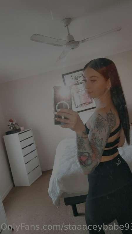Happpppi thursday babes 🖤