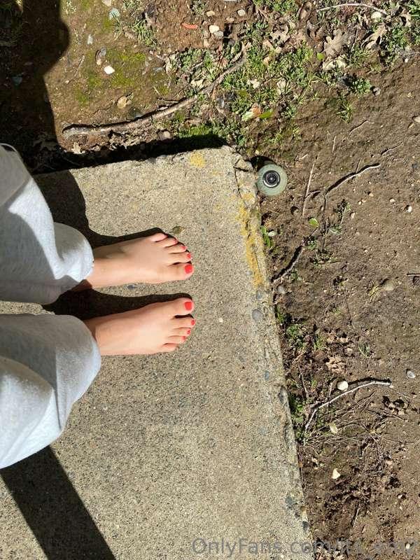 🥰I love walking barefoot🥰 
Would u clean it after my luv?😉