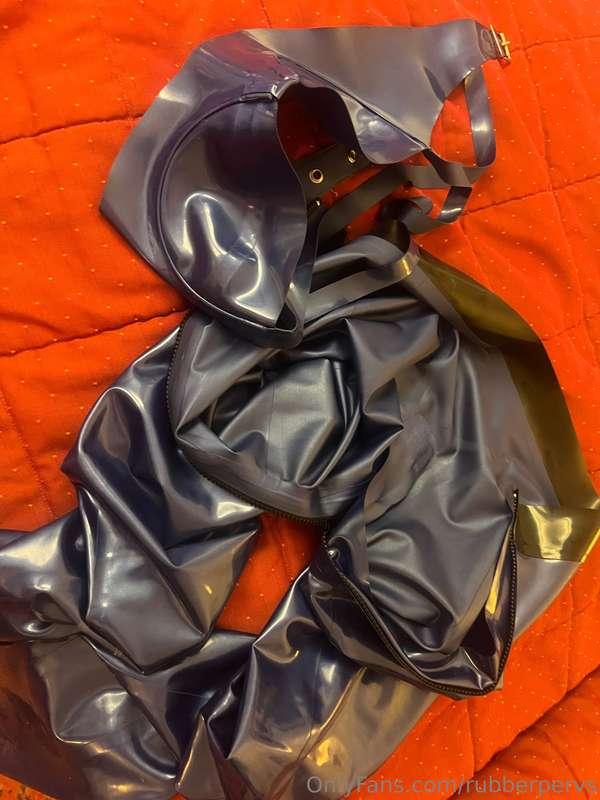rubberpervs image #0