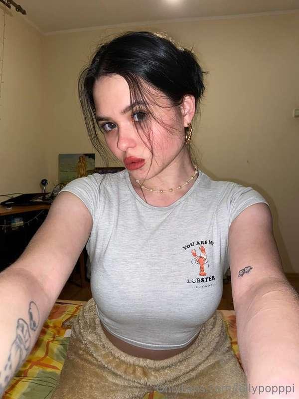 🥰 Do you want to hug me? 💋 What do you like most about me? 👅