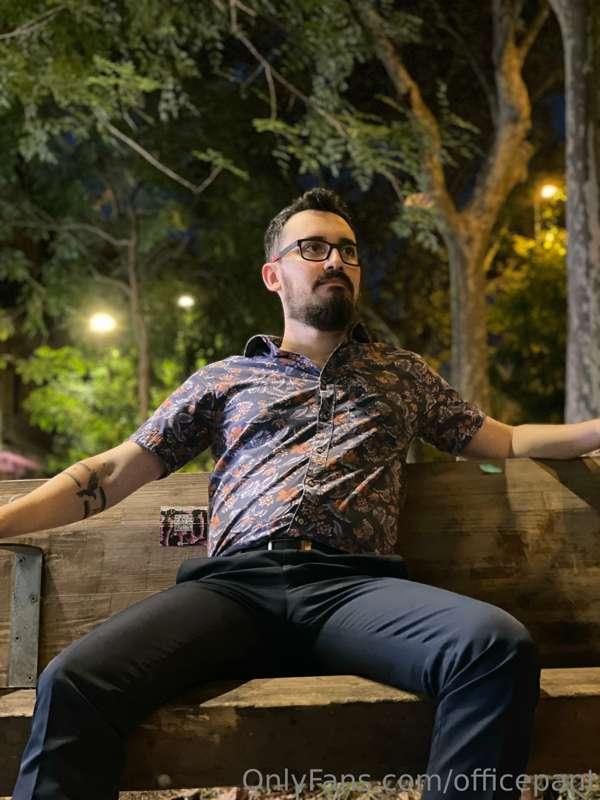 🇺🇸 • I wanna cum in public. Would you like that?
🇪🇸 • Me qui..