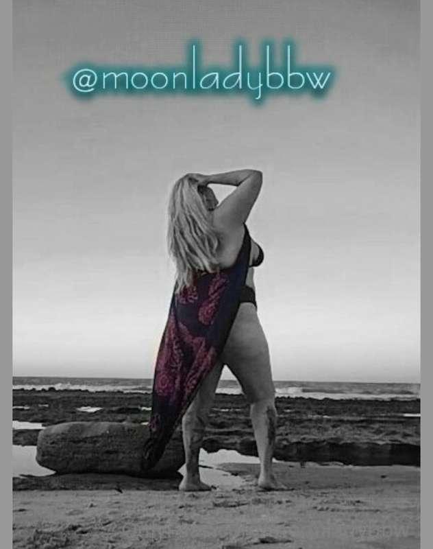 @moonladybbw  51-yr-old demisexual, polyamorous, big beautif..