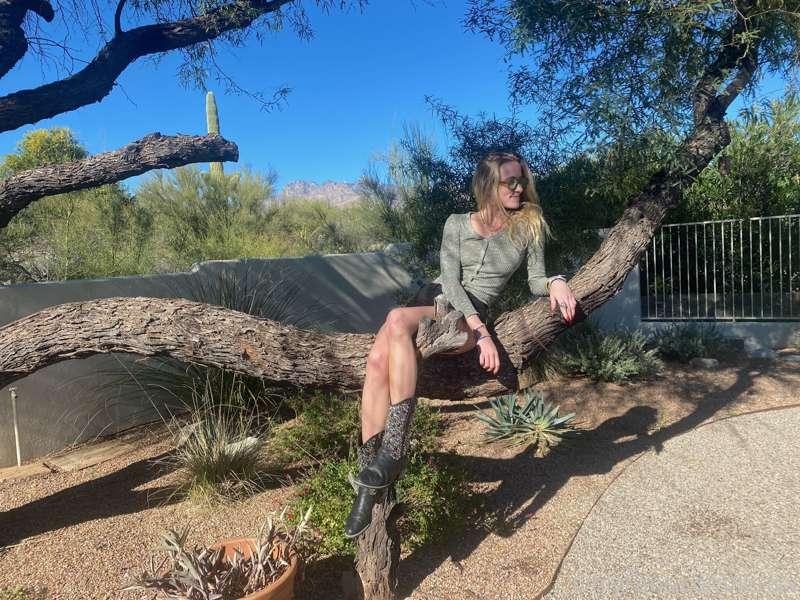 Merry Christmas! Happy holidays to all my fans!! 
🎄💋🌵 🎁