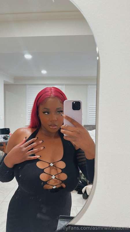 It’s just something about an all black outfit and red hair t..
