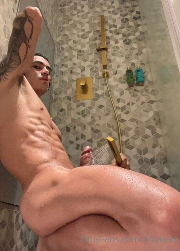 do you like to fuck in the shower?👅😈🍆