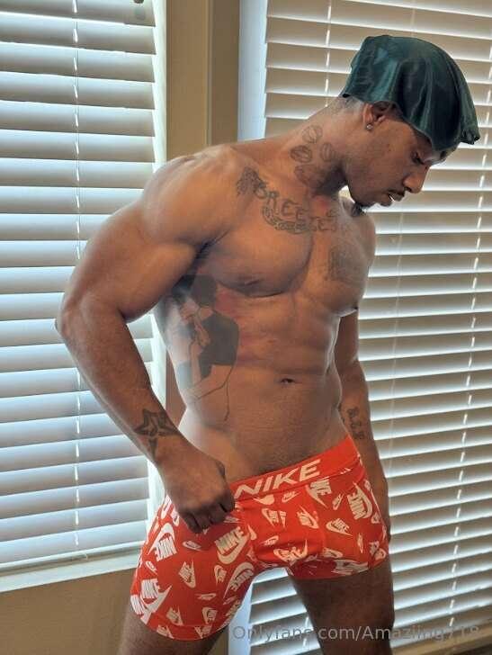 i don't think my shorts can handle my cock.. 🍆