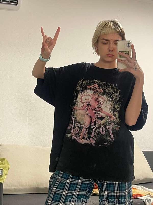 I love oversize clothes, I feel cozy and relaxed in them, bu..