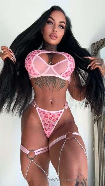 come closer… I’ll show you how mommy takes control😈