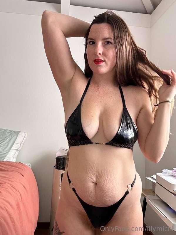 Be my naughty neighbor tonight 😈Check out @lilyshighroller 💋