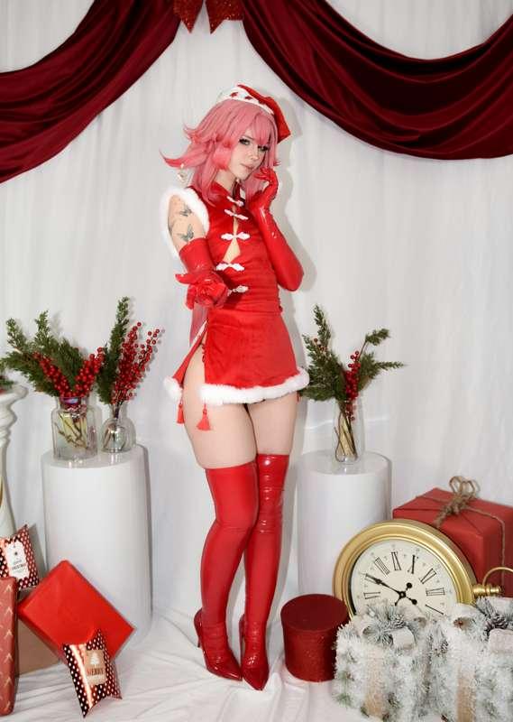 Santa Yae Miko Cosplay Videos