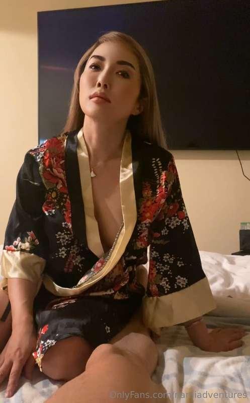 13 min long . Oriental massage . With Japanese kimono . You ..