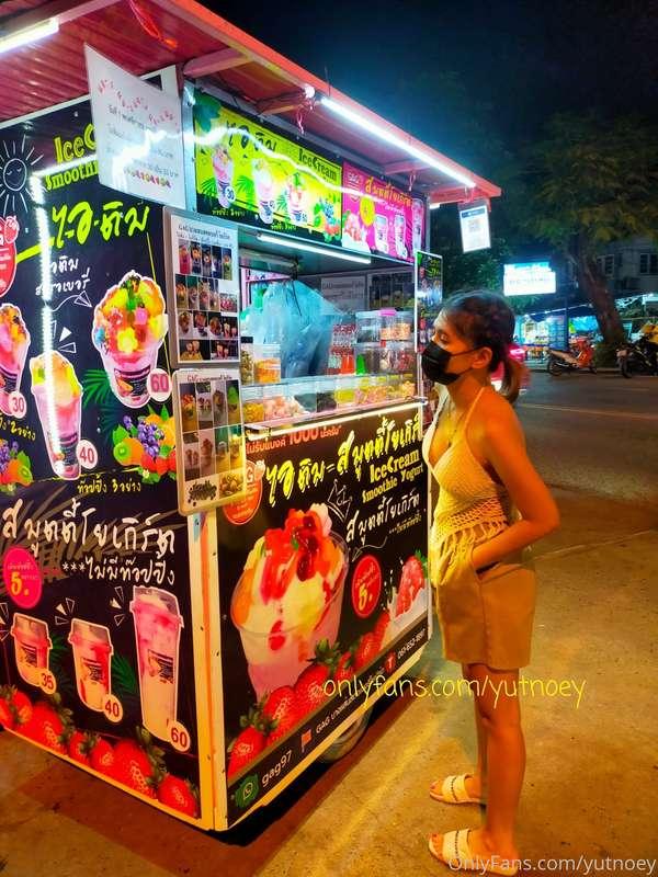 🏖️เดินกิน...🏝️เดินเล่น..ชายหาดบางแสน🌧️🌧️  ⛵⛱️⛱️⛱️แต่งตัว...ย..