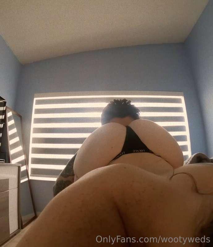 Eat my 🐱🍑 and I go wild! So wild I make him cum 3 times! Dog..