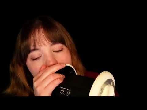 Ear licking and mouthsounds of November 💚