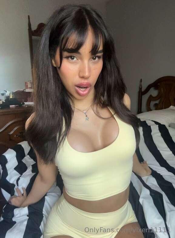 keep looking into my eyess 🤭🤭