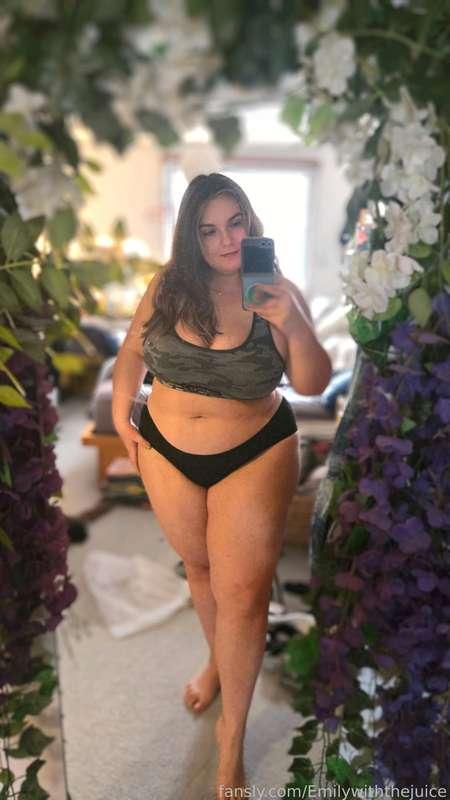 What do you think? Enough for the gym? 

#curvy #bigboobs #natural #nomakeup #thicc #brunette #gym