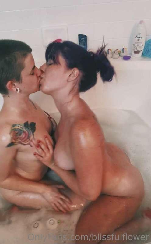 Sensual lesbian sex in the bath with my girlfriend 😍🥵💦