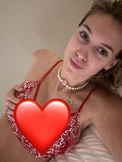 in mood to have some funnnn .. tell me how you like 😋 text m..
