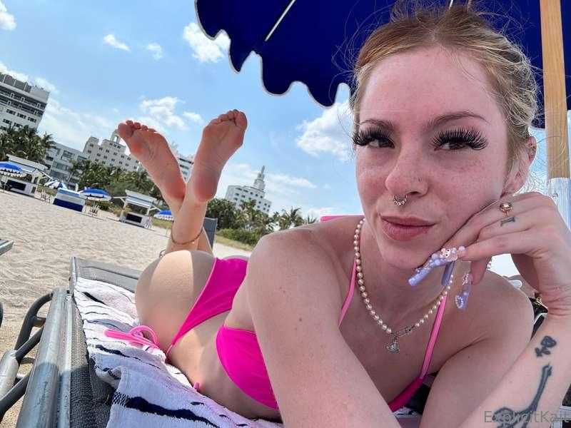 i hope you like feet 🦶🏼 😝