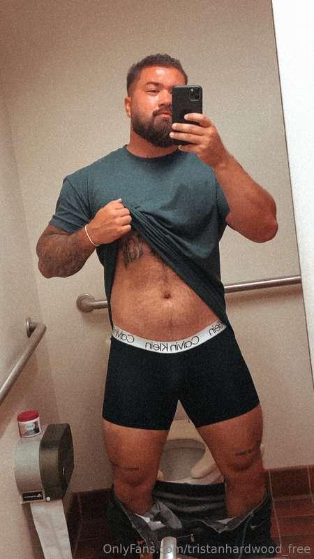Underwearless in your DM’s 😎