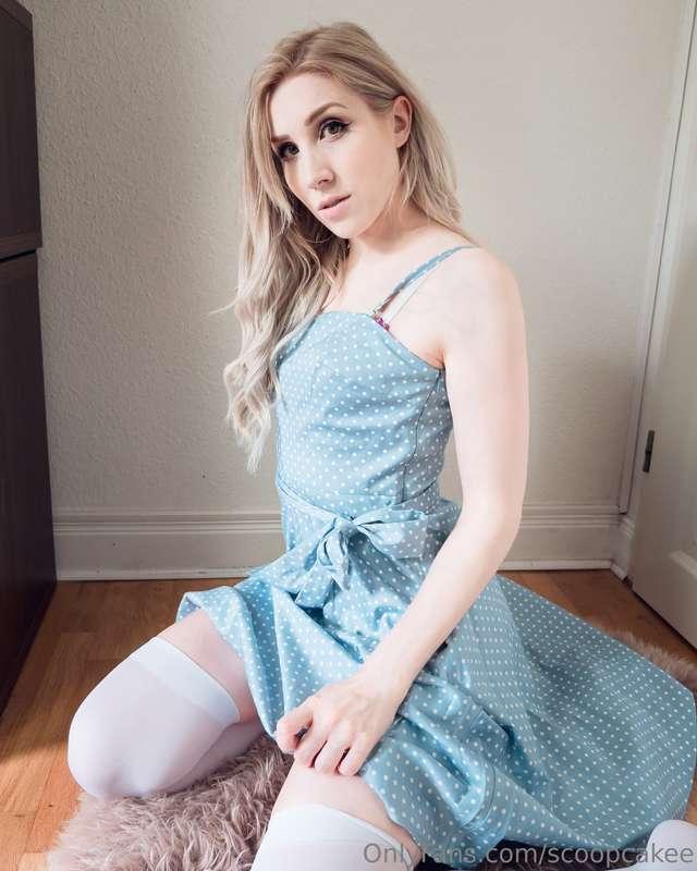 Good morning tease… imagine waking up to me sitting like thi..