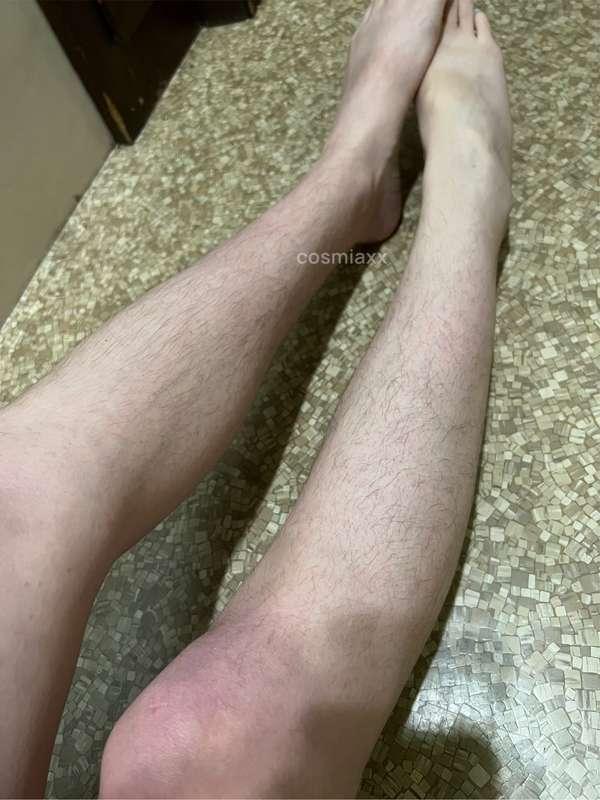 Do you like hairy legs or shaved? I’m 50/50 on it, I think. ..