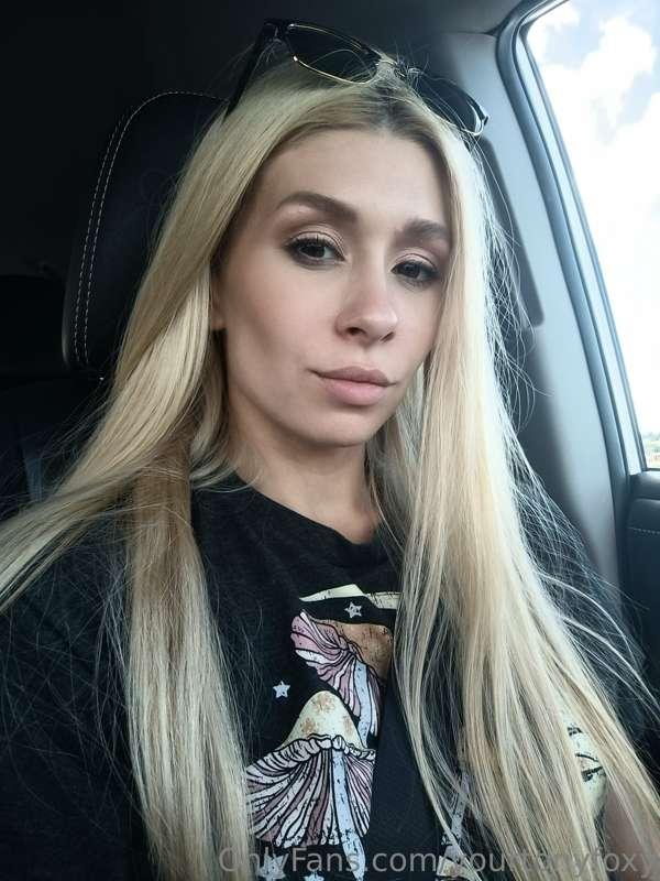 Taking selfy and feeling myself 💁‍♀️📸