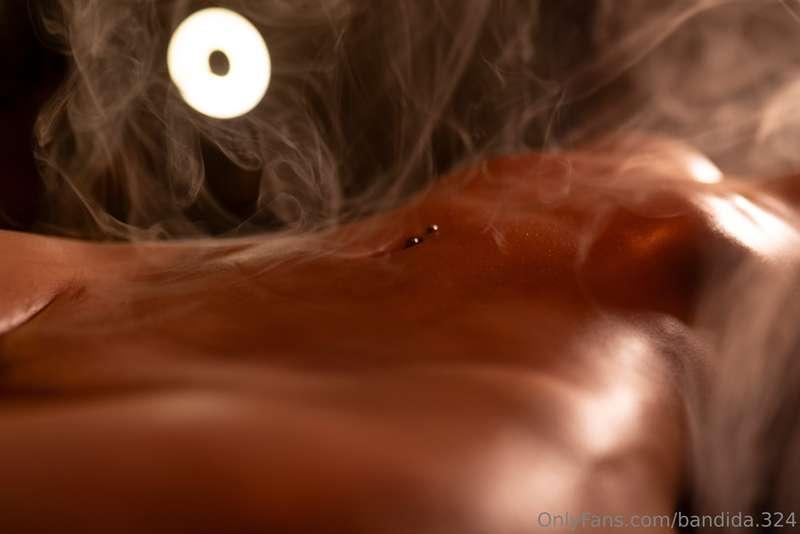 Asi de caliente soy que hasta me sale humo