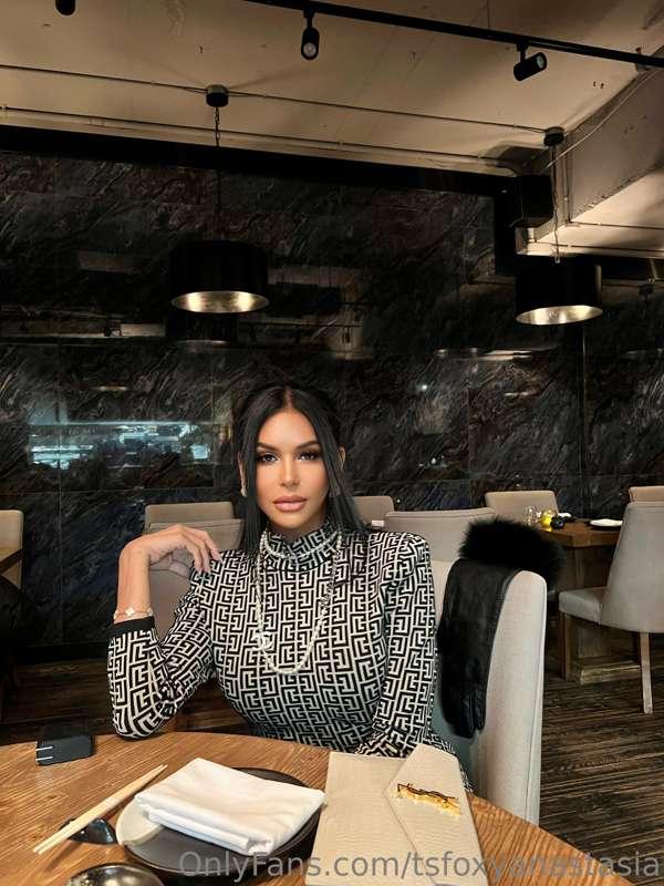 Ready to be my dessert? Join me at the table… 😈🍽️