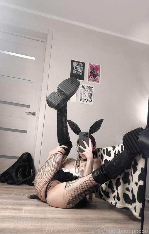 Time to use my hole? 


#ftp #cosplay #fishnets #boots #goddess #submissive #bdsm #cumslut #lewd #smooth #solo #spreadpussy 