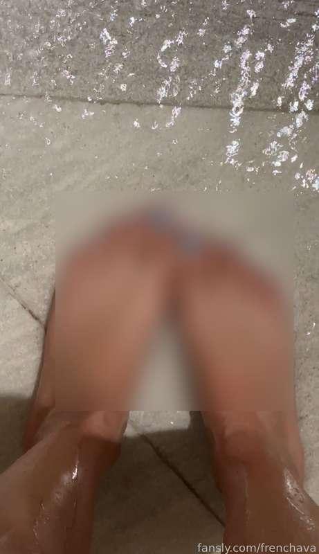 love splashing around in the shower :) 
my blue pedicure looks so good in the water 🚿

#feet #feetfetish #wetfeet #footworship #foot #toes #bluetoes #pedicure #cutefeet #mole #cute #sexylegs #fyp