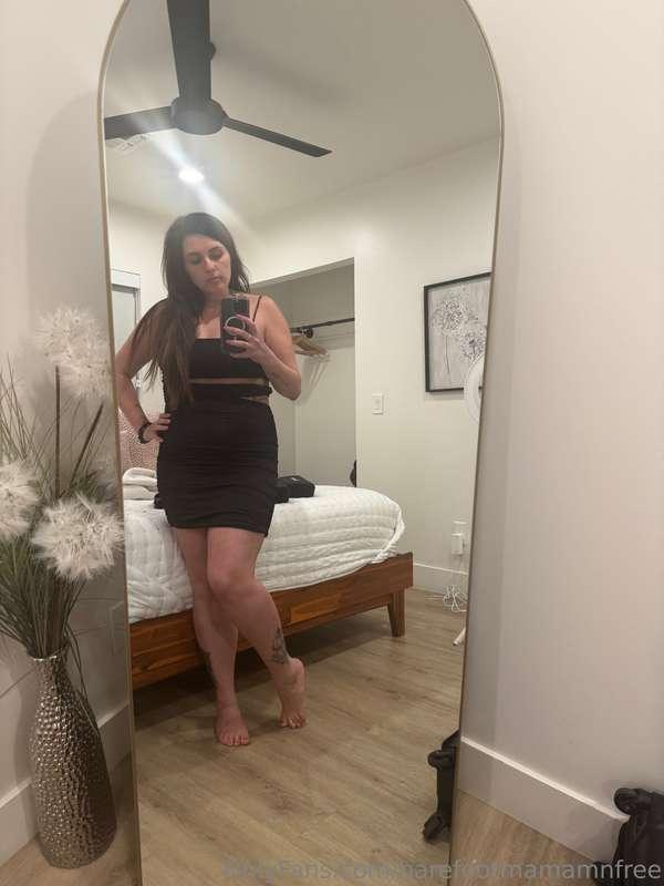 Can you guess if I have underwear on? 🖤🖤🖤