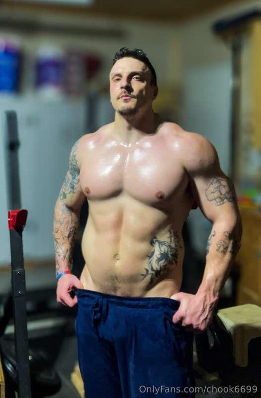 Friday!! Who is partying with me?? After I get a workout in ..