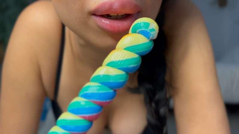 This lollipop is having so much fun with me