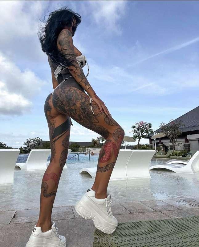 Follow my ass!?🍑🍑