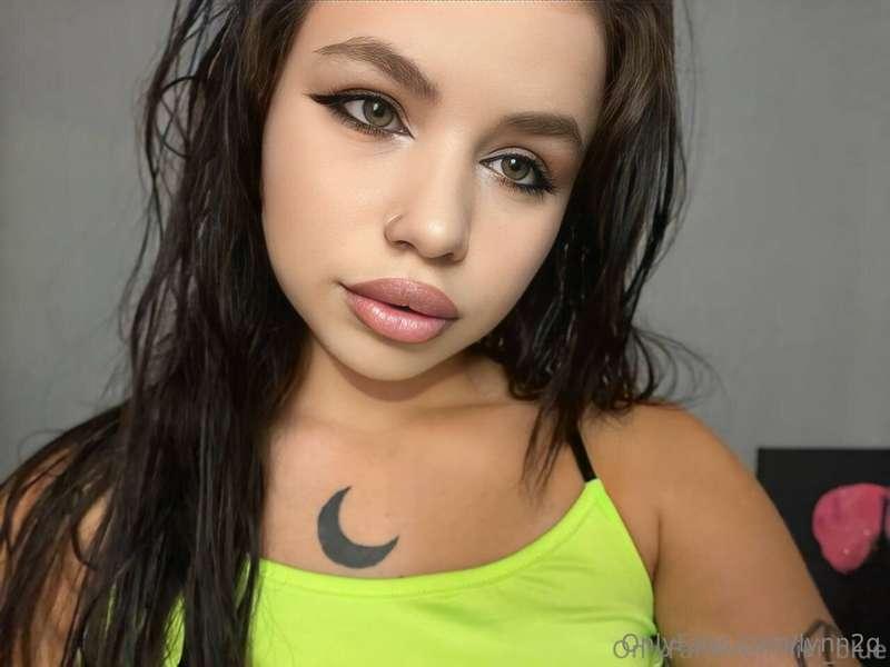 ```💗 This demure @liki_blue waiting to be seduced 😍 Get puss..