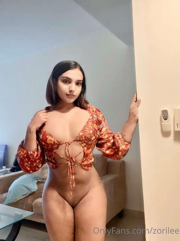 Swipe to untuck me 🤪