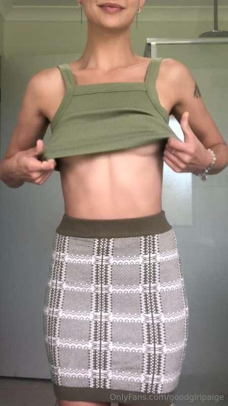 Less is more when you’re this hot 🥵

Nude versions always on..