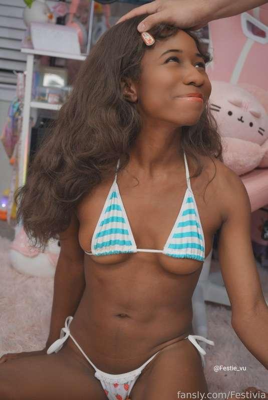 Mmm so creamy🩷 plz give me more
.
.
.
.
#Ebony #gamergirl 
#teen  #slut  #cosplay #Egirl #petite #19yearsold  