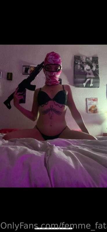 Os gustan las chicas calientes y delincuentes jejeje aquí ti..