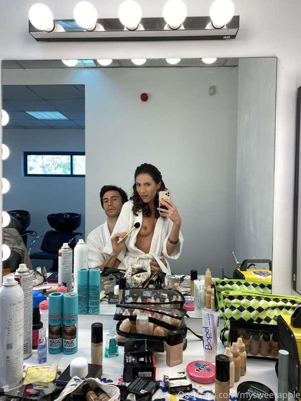 Having a lot of fun on set 🥰 how’s your day going?