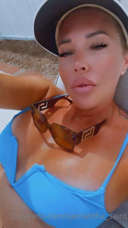 Thinking about the time the pool boy walked in on me! 💭💦