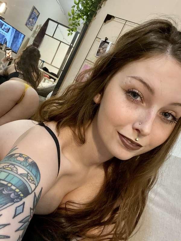 When I want you guys to see my butt and my cute face 👀