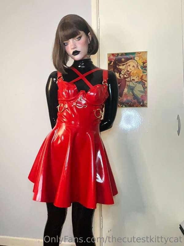 I love layering latex ❤️ Do you want to see my latex clad bo..