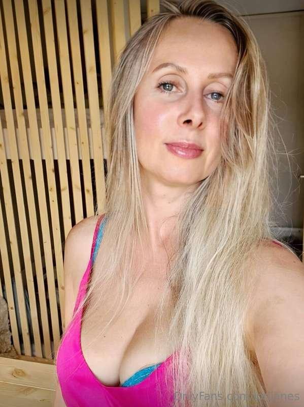 🟢She @onlyfans-jelly is ready for your cock🟢Naughty mommy wh..