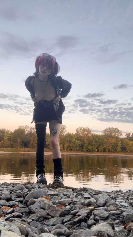 let's take a walk by the water together 😋