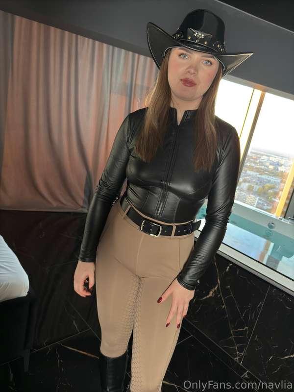 I know you're weak for my cowboy look 😈