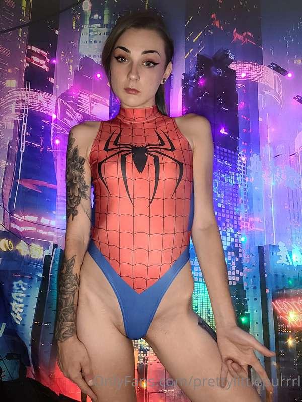 A little more spidy woman for your weekend