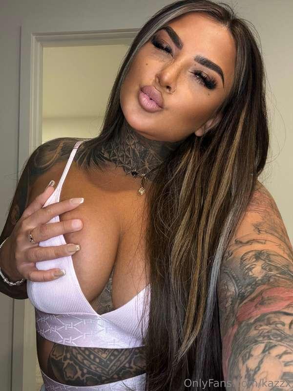 Do you like it when I touch my 🍒 like this 🤭🤭